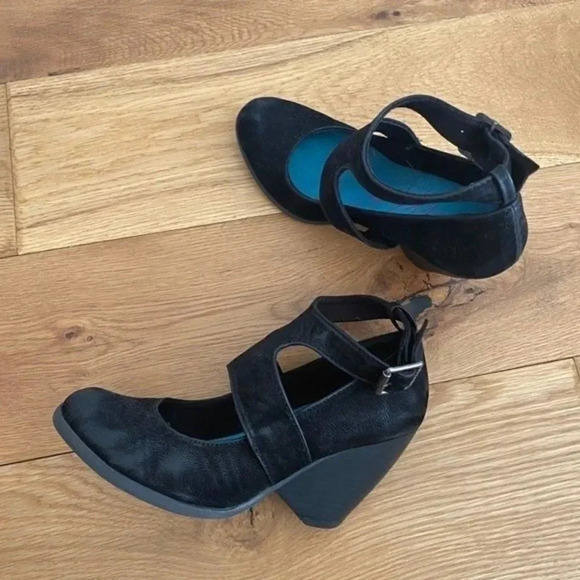 Blowfish Black Suede Chunky Heels - Picture 6 of 12